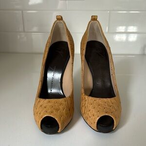 Giuseppe Zanotti tan ostrich pumps. size 35. Never worn